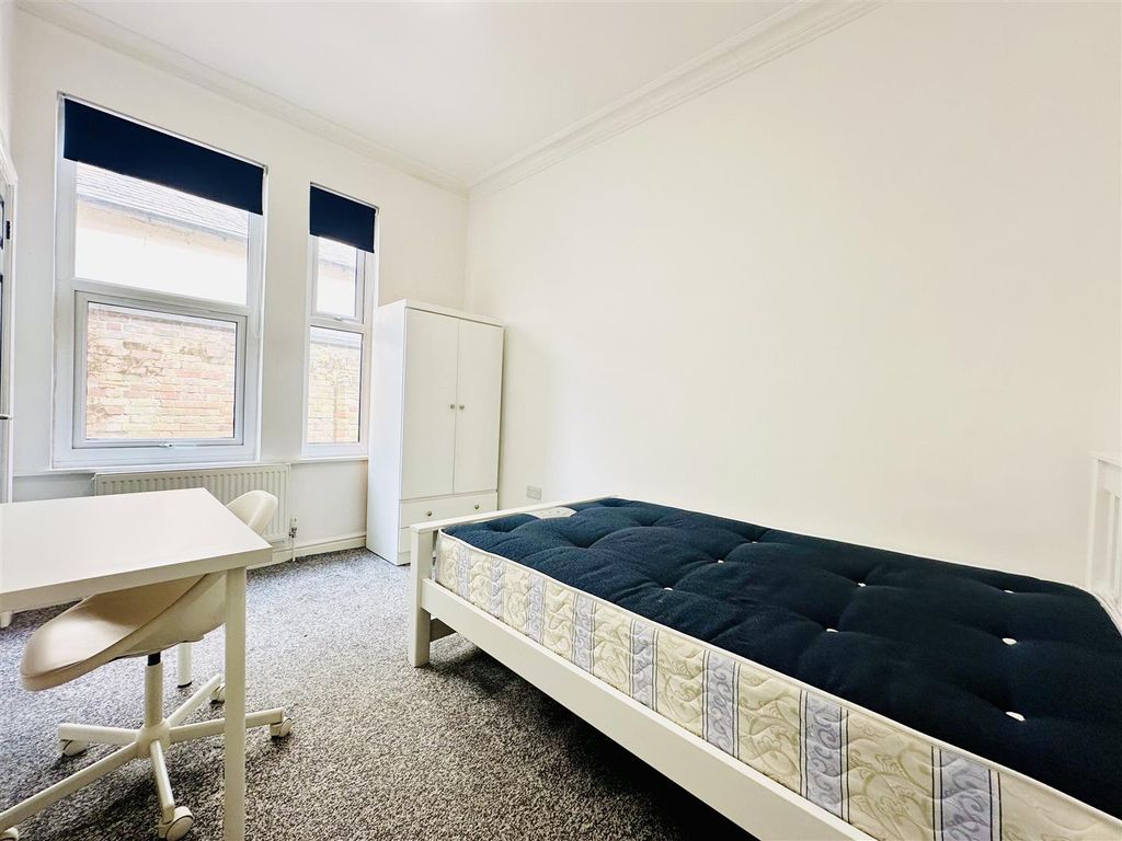 Property photo 3 of 7 Bedroom Two