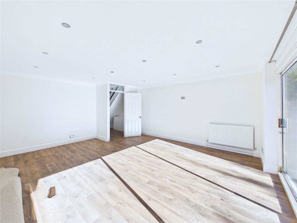 Property photo 3 of 12 Picture No. 29