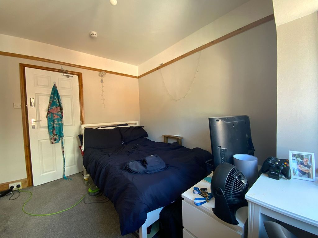 Property photo 2 of 7 Bedroom 3