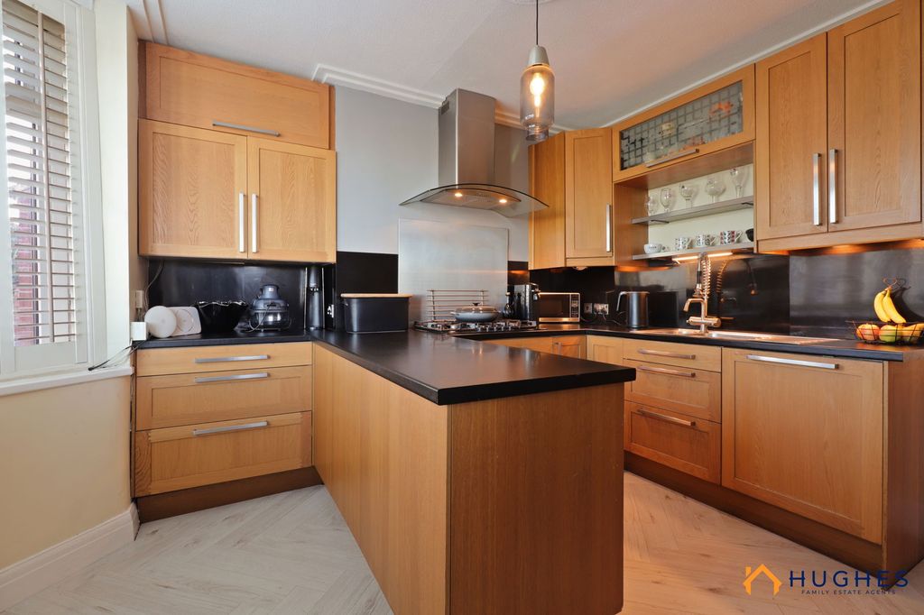 Property photo 3 of 32