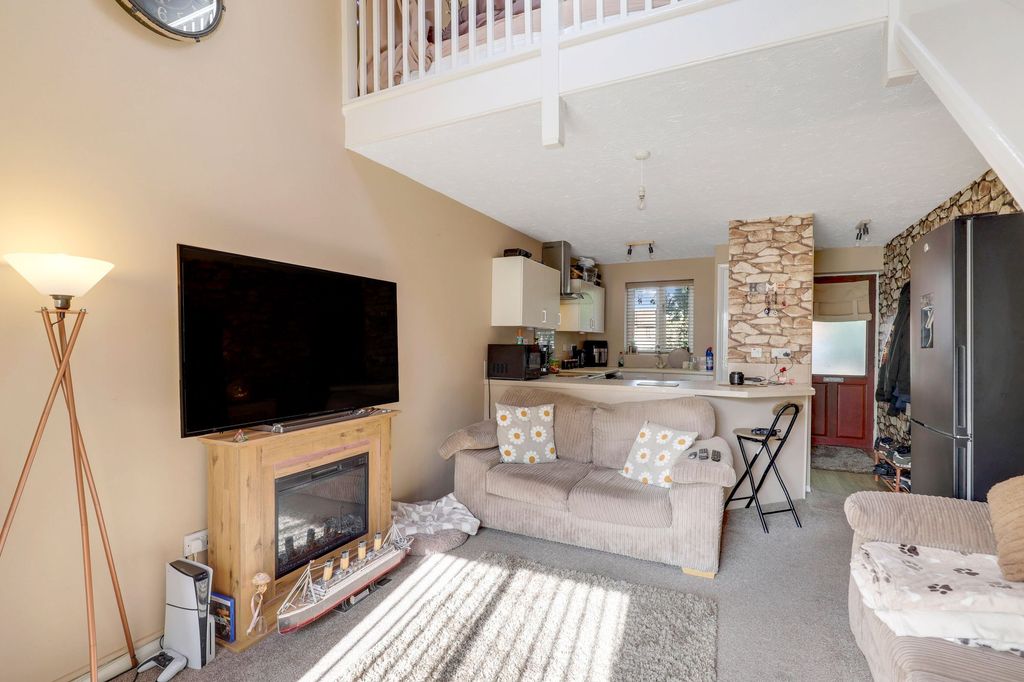 Property photo 2 of 13