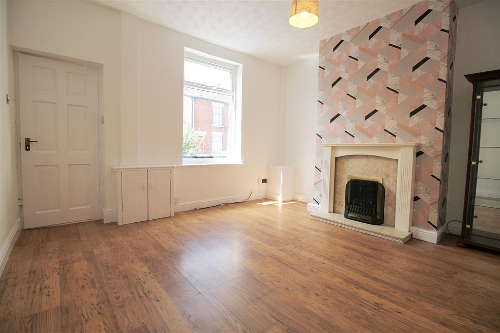 Property photo 3 of 11 Lounge..Jpg