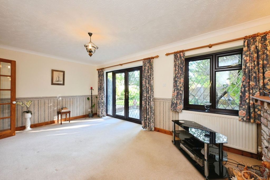 Property photo 3 of 25