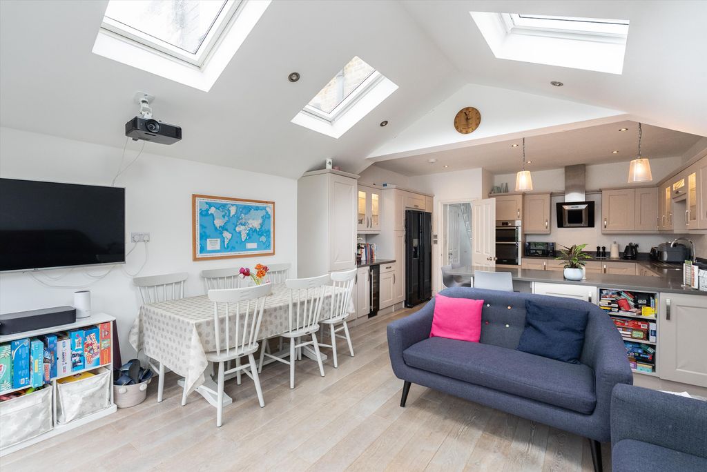 Property photo 2 of 21 Image