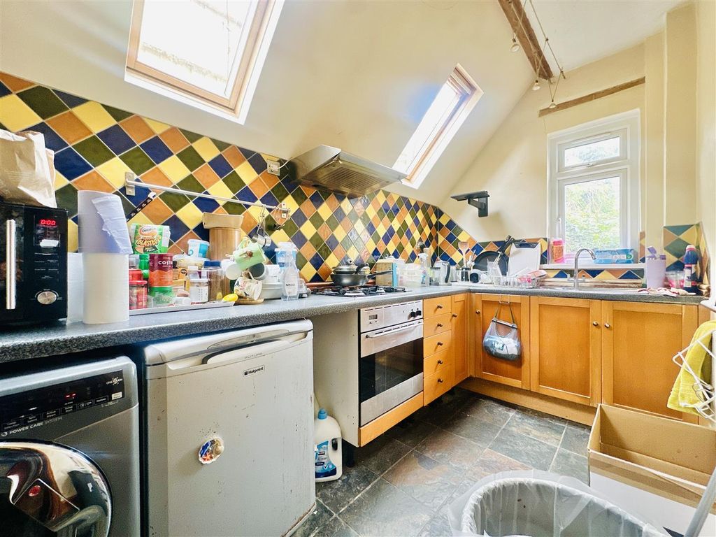 Property photo 3 of 11 Kitchen