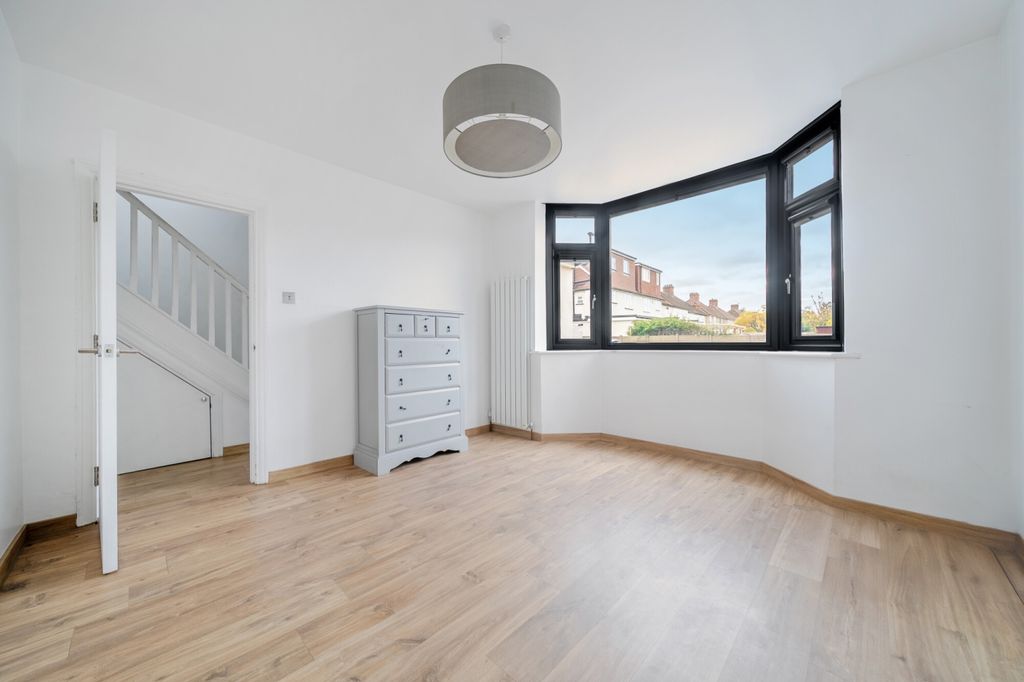 Property photo 2 of 25 Bedroom