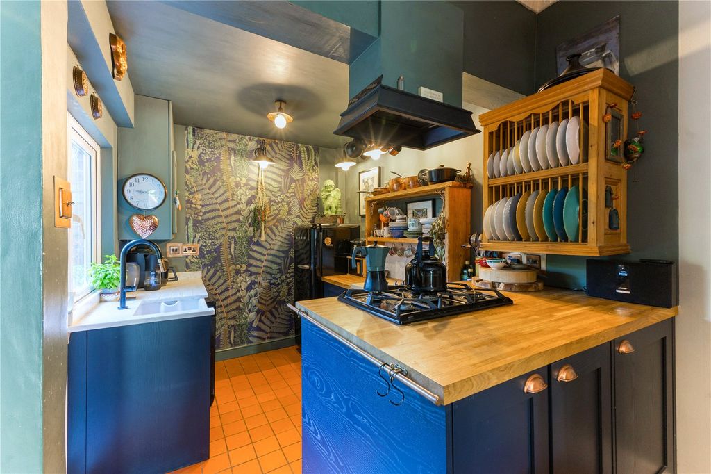 Property photo 2 of 15 Kitchen