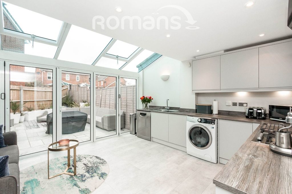 Property photo 3 of 9 Kitchenconserv