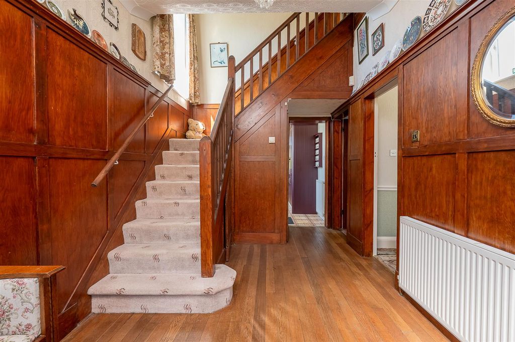 Property photo 3 of 27 Hall