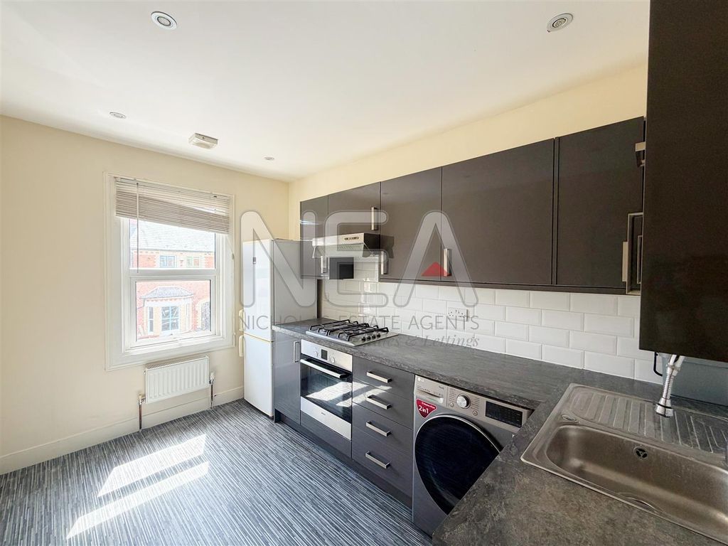 Property photo 3 of 12 Kitchen