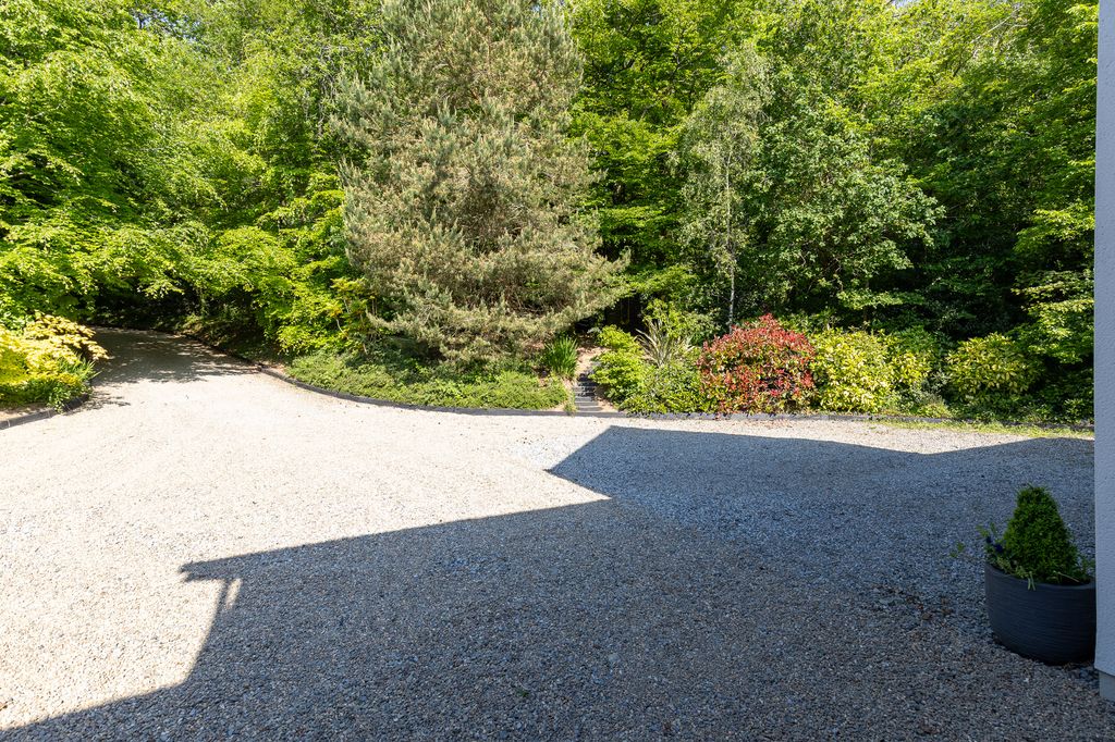 Property photo 2 of 46