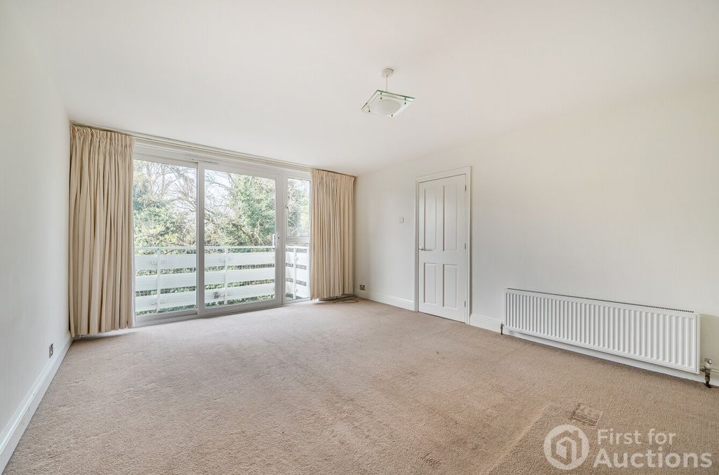 Property photo 2 of 12 Picture No. 15