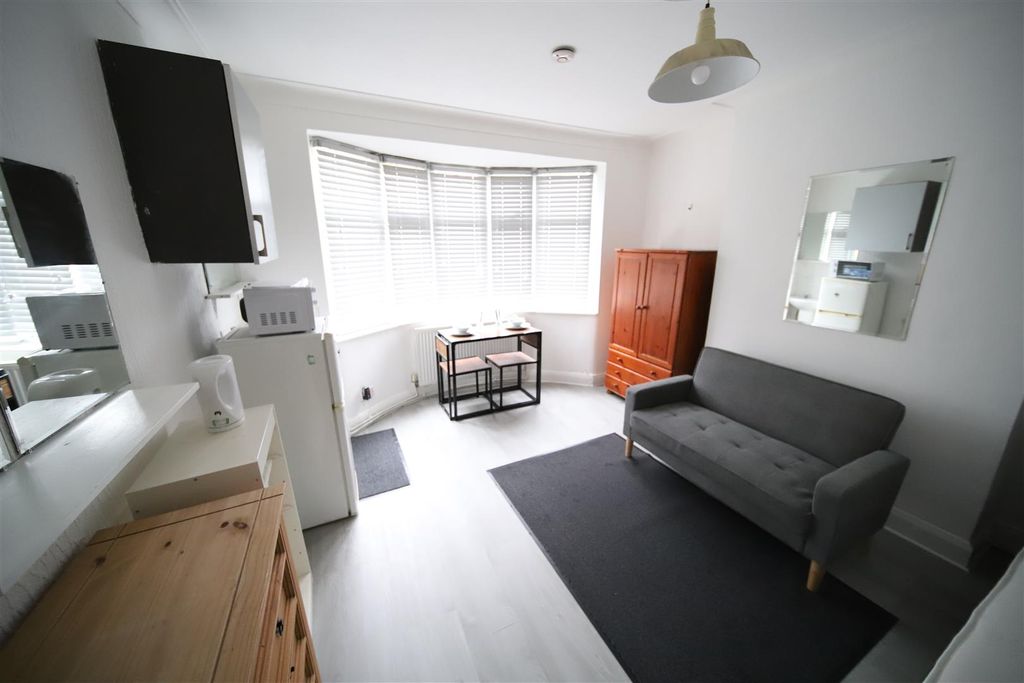 Property photo 2 of 7 Img_2377.Jpg