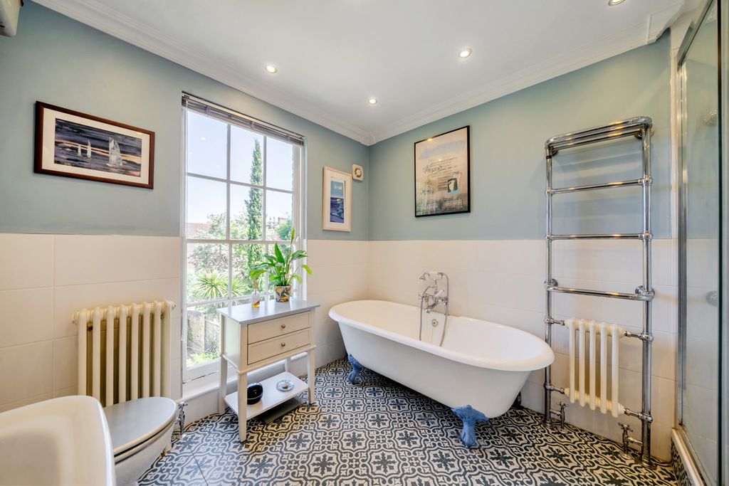 Property photo 3 of 38 Bathroom
