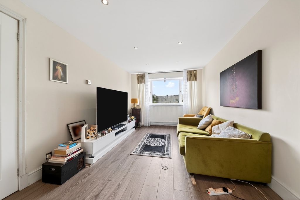 Property photo 2 of 11