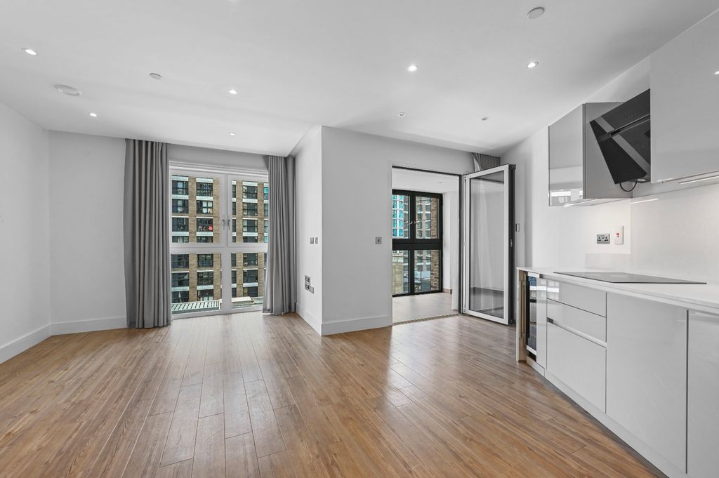 Property photo 1 of 16 Reception/Kitchen