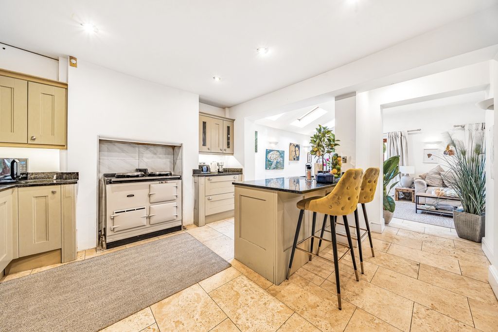 Property photo 1 of 33