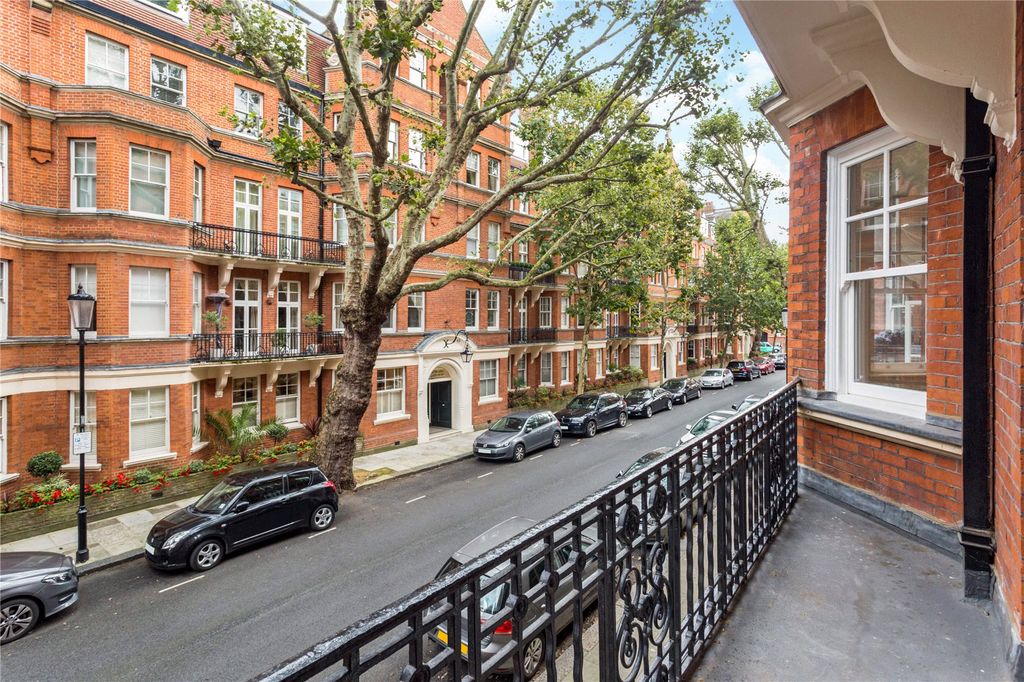 Property photo 1 of 16 Balcony