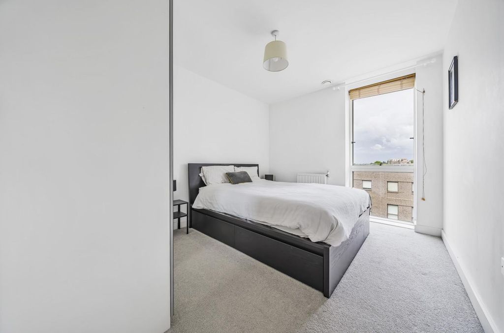 Property photo 3 of 12 Bedroom.Jpg