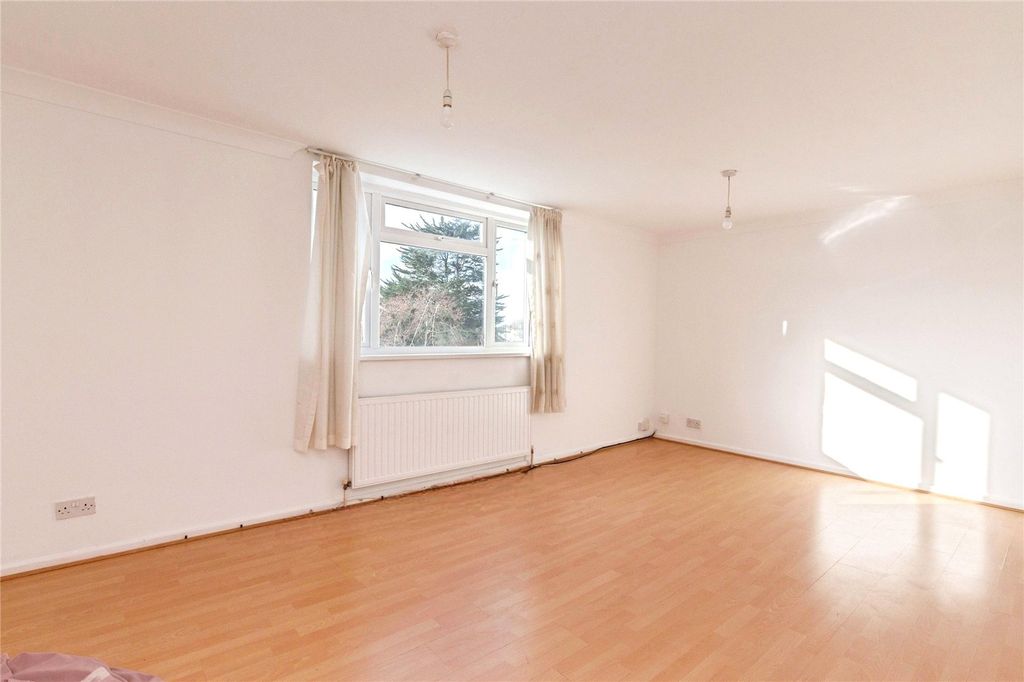 Property photo 2 of 18 Picture