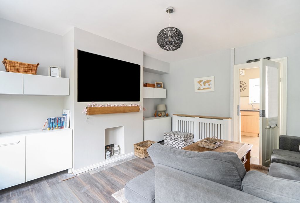 Property photo 3 of 13 1483988-11-6A4427...