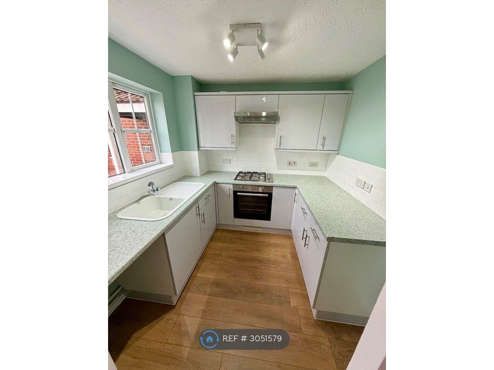 Property photo 3 of 11 Kitchen