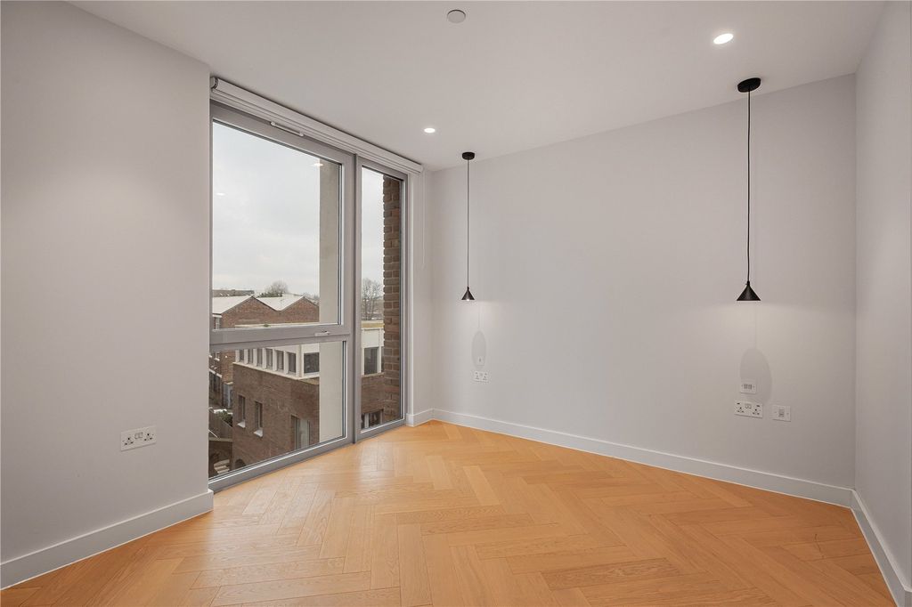 Property photo 3 of 22 Bedroom