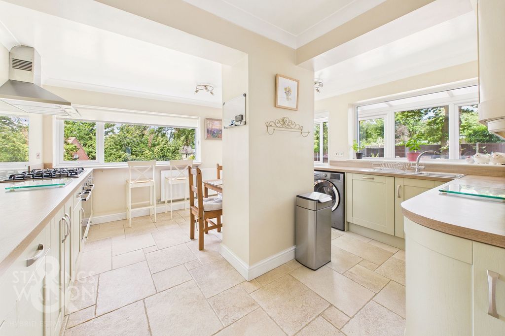 Property photo 3 of 30