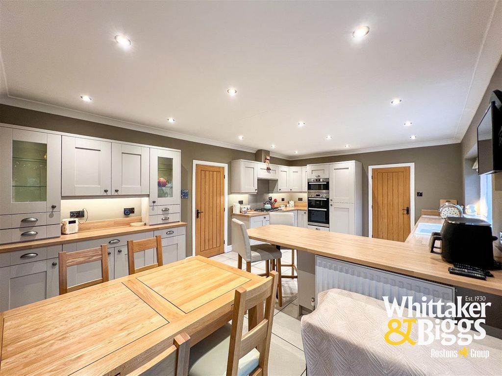 Property photo 2 of 34 Kitchen Diner