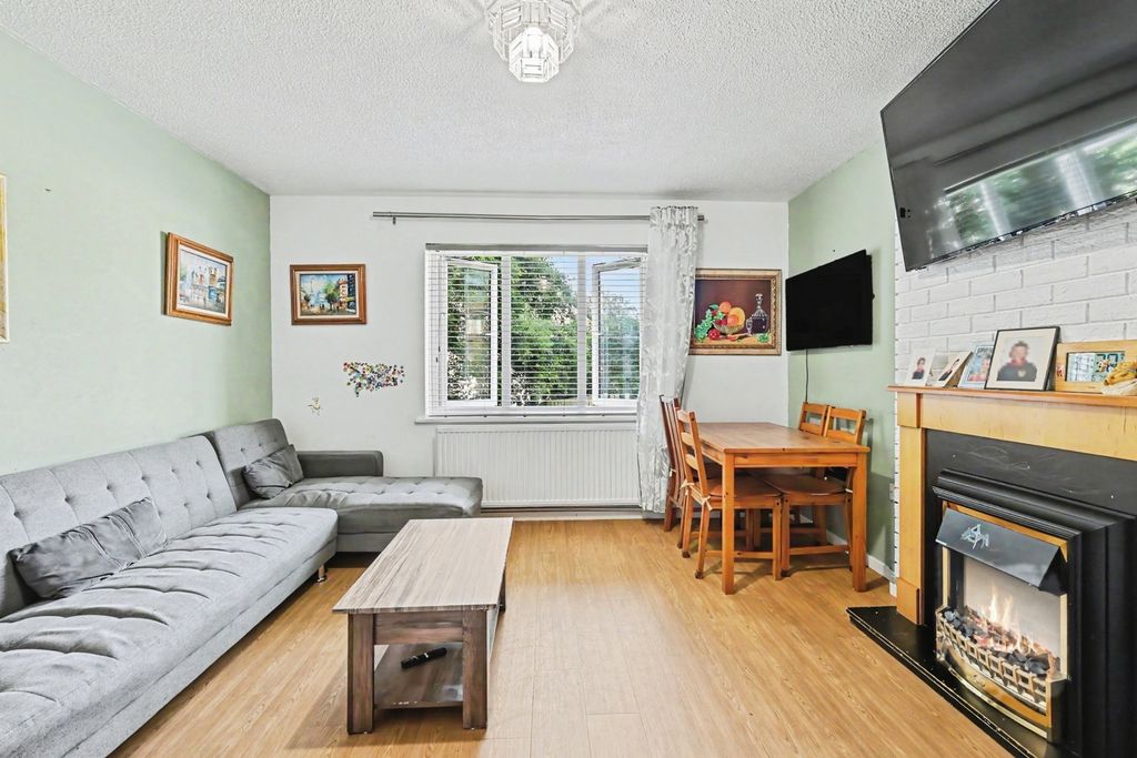 Property photo 2 of 11 Pbox-Img.Jpg