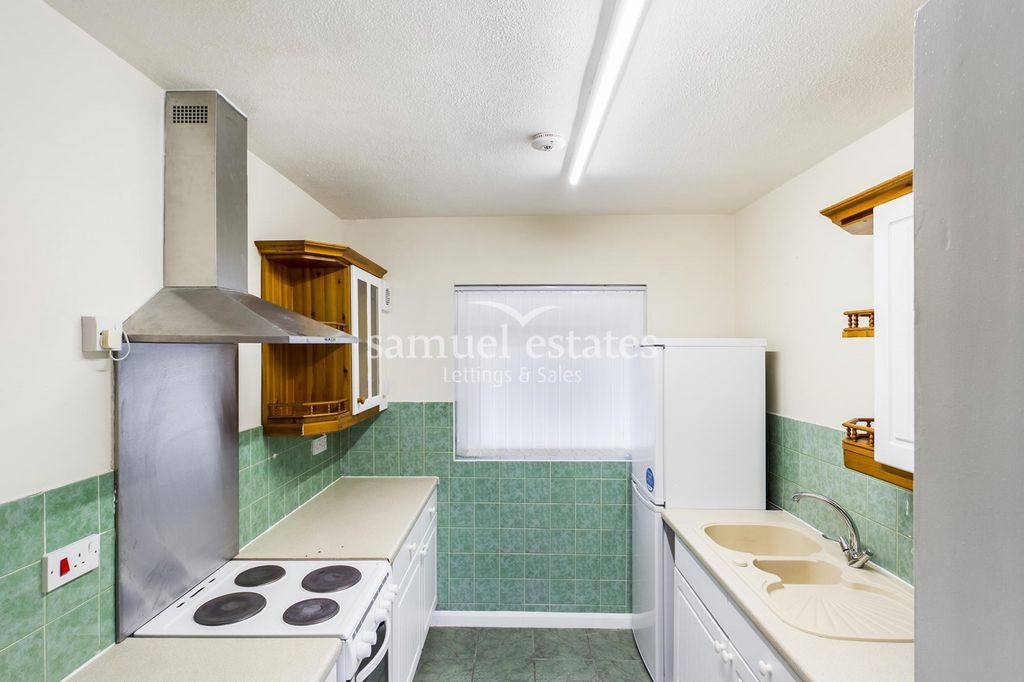 Property photo 3 of 8 Kitchen