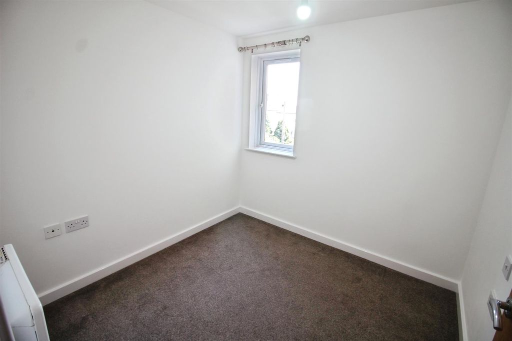 Property photo 3 of 11 Bedroom 2