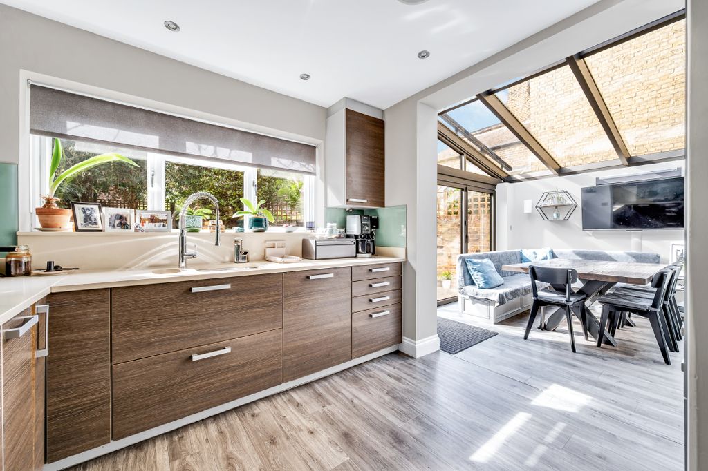 Property photo 1 of 21 Grange Park (8)