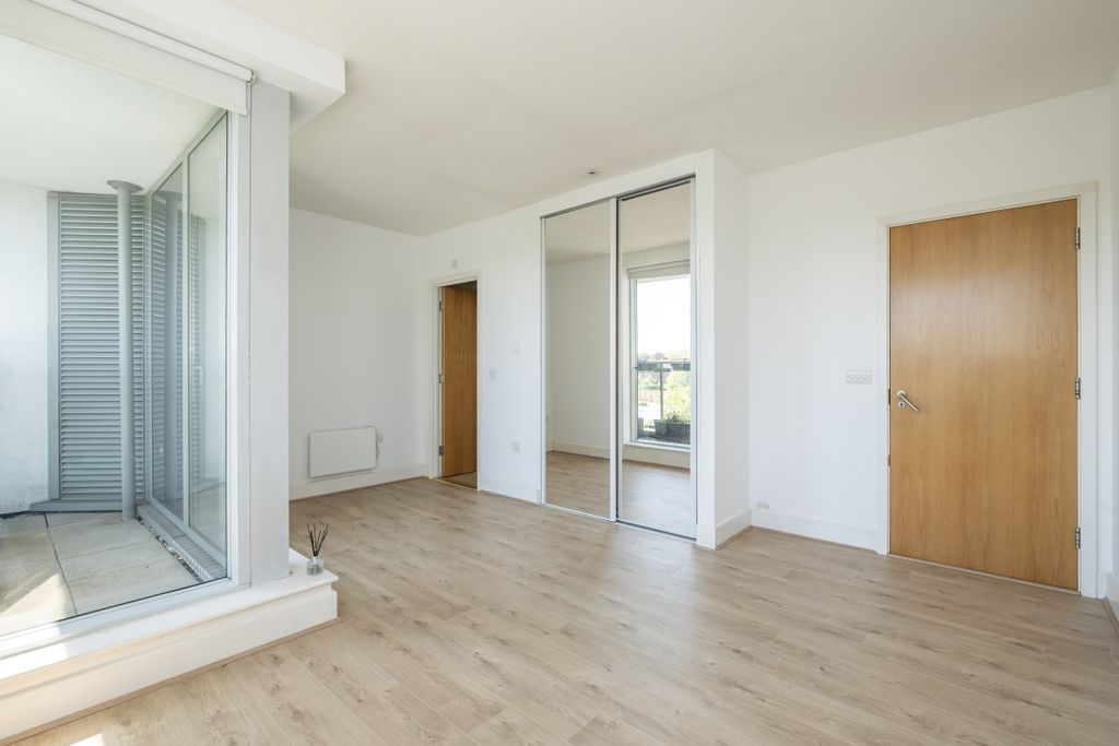 Property photo 3 of 12 Falstaff-House-013