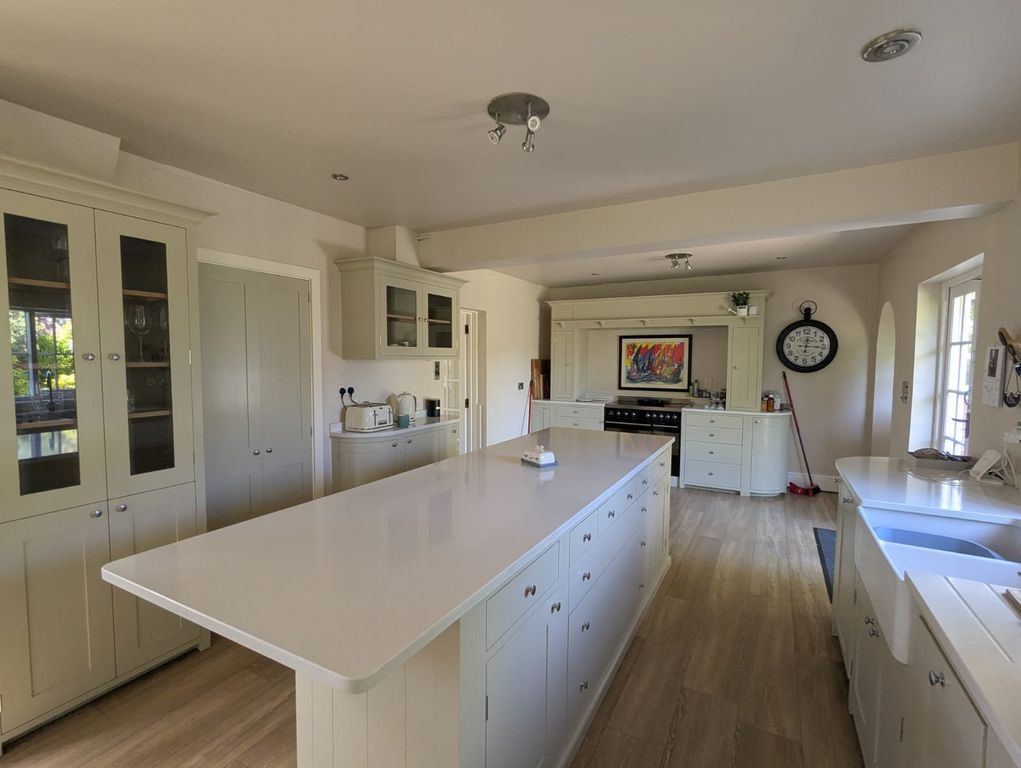 Property photo 2 of 19 Kitchen