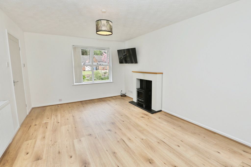 Property photo 3 of 14 Lounge