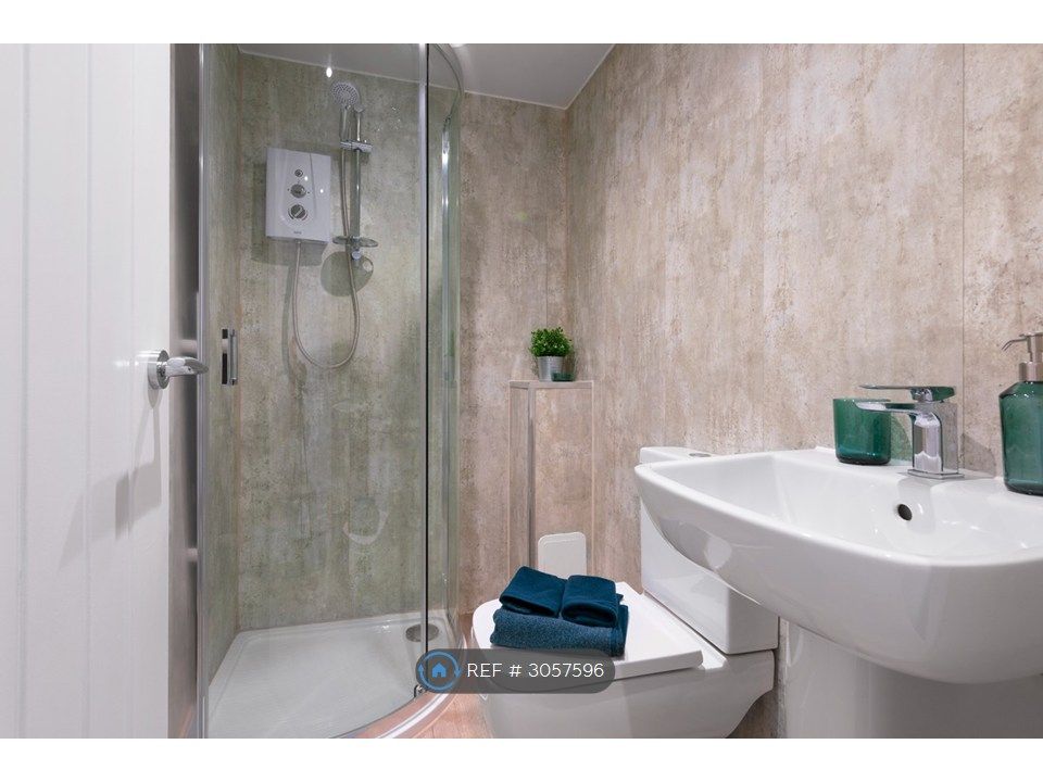 Property photo 3 of 9 Bathroom