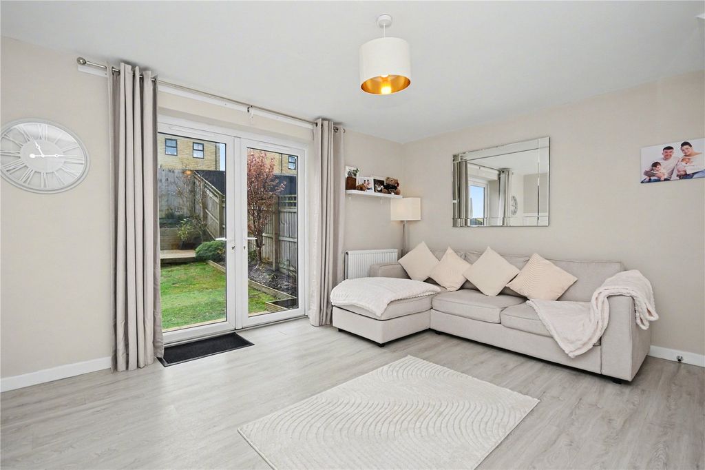 Property photo 2 of 18 Picture No. 27