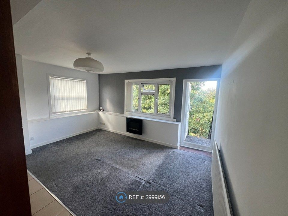 Property photo 2 of 6 Living Room
