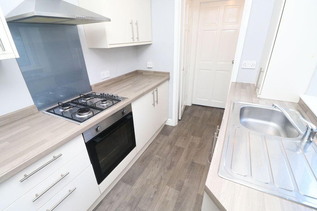 Property photo 3 of 10 Kitchen