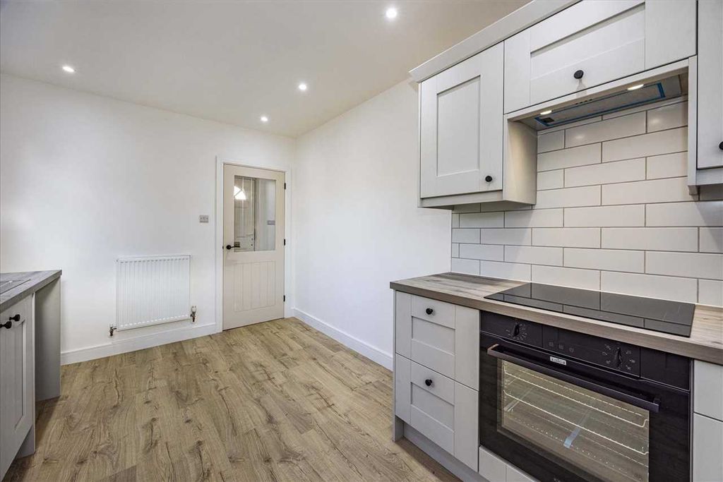 Property photo 3 of 25