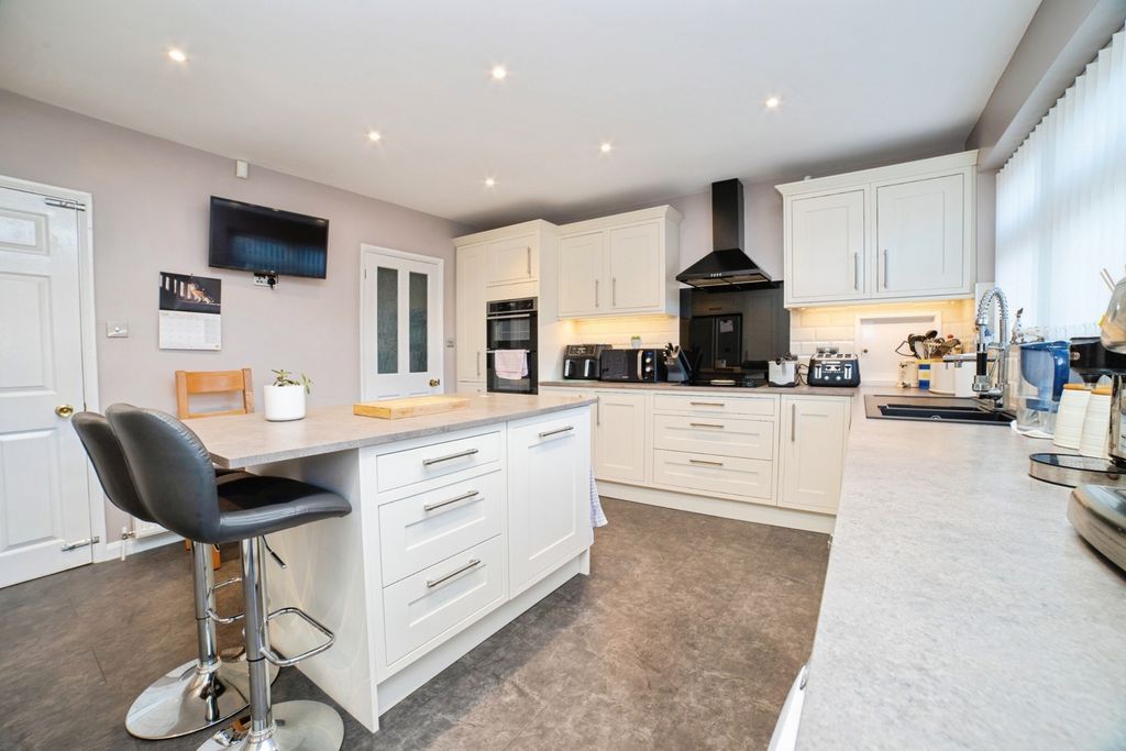 Property photo 2 of 27 Kitchen