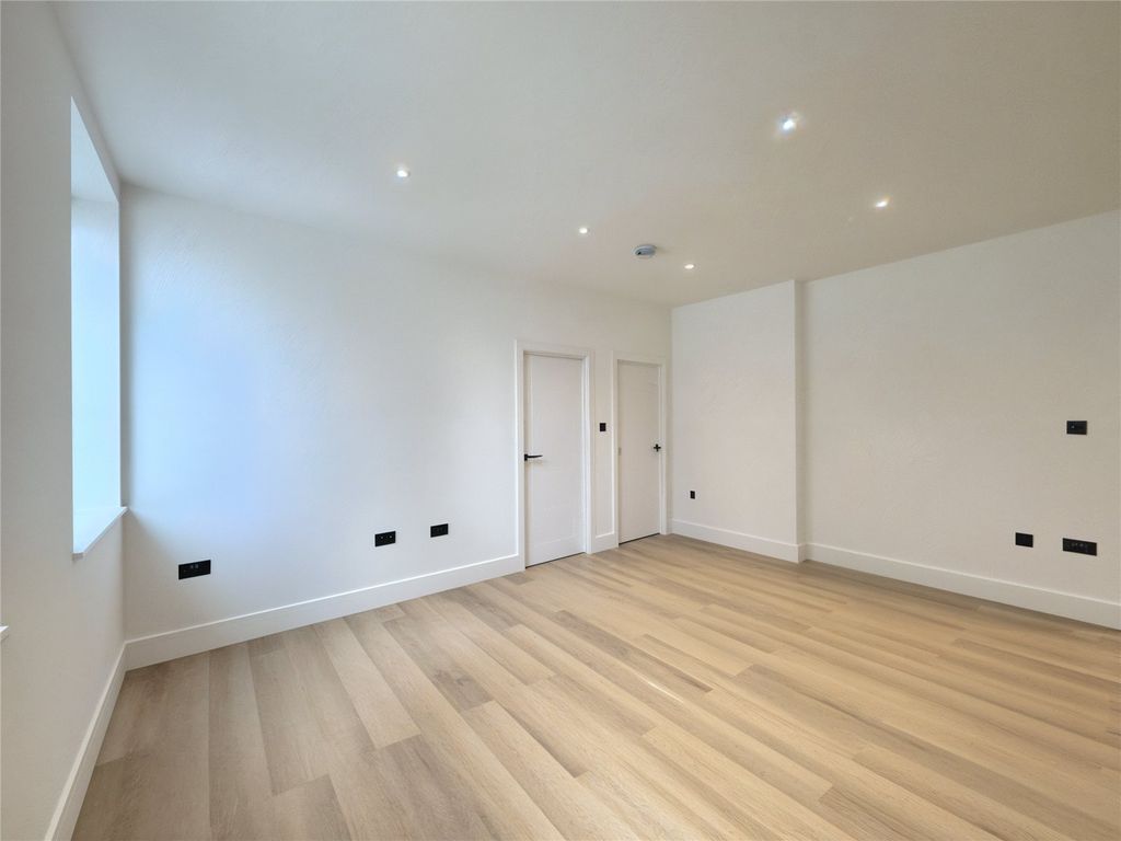 Property photo 3 of 9 Picture No. 10