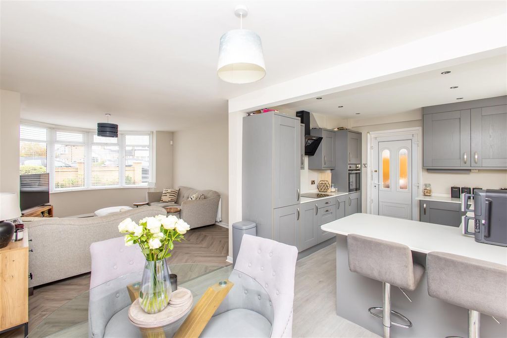 Property photo 2 of 15 Kitchen/Dining Room