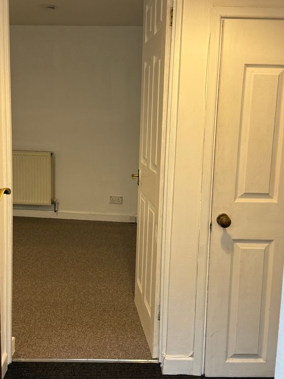 Property photo 2 of 10 Hallway