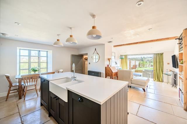 Property photo 2 of 26 Kitchen/ Reception