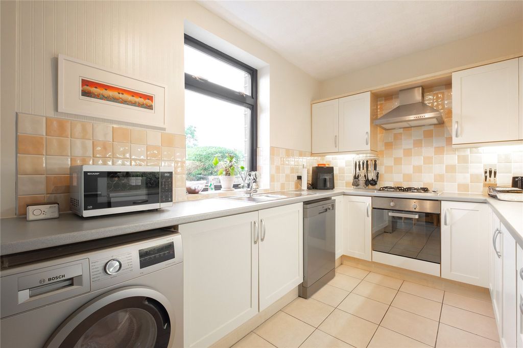 Property photo 3 of 17 Dining Kitchen