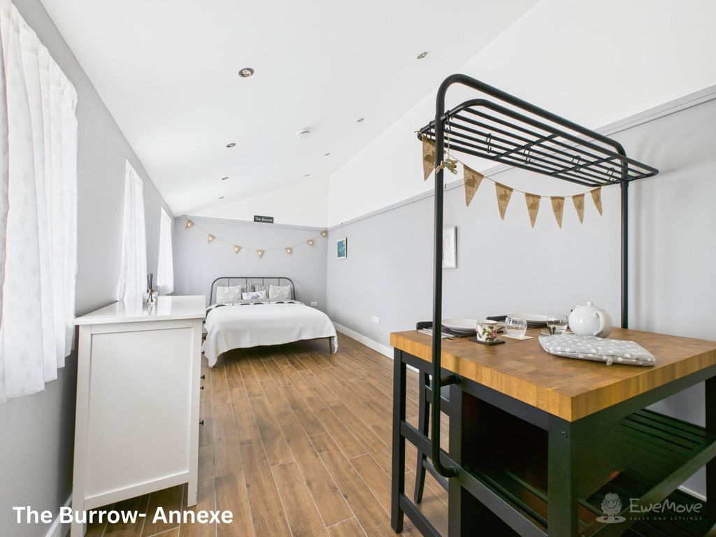 Property photo 2 of 22 The Burrow Annexe- Mark Stephens Ewemove Newmarket