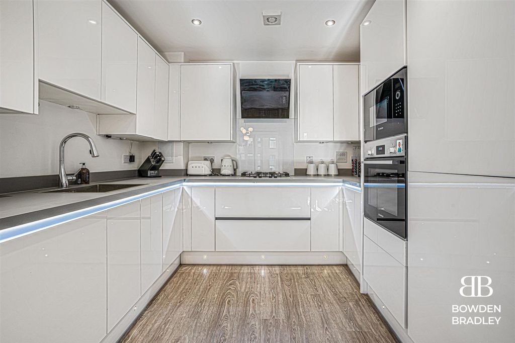 Property photo 3 of 13 Kitchen