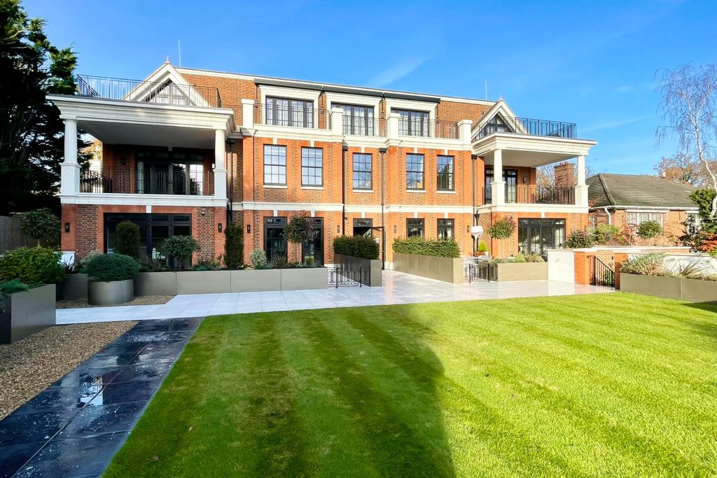 Property photo 1 of 22 Apartment 3 Sereno House, 22 Beech Hill, Barnet, Hertfordshire, En4 0Jp